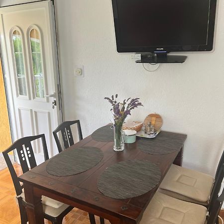 Apartmani Anna Vir Zewnętrze zdjęcie