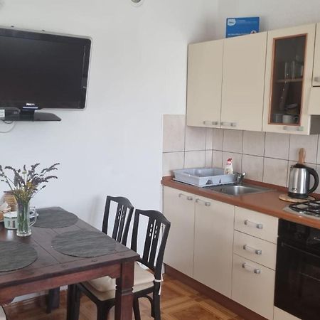 Apartmani Anna Vir Zewnętrze zdjęcie
