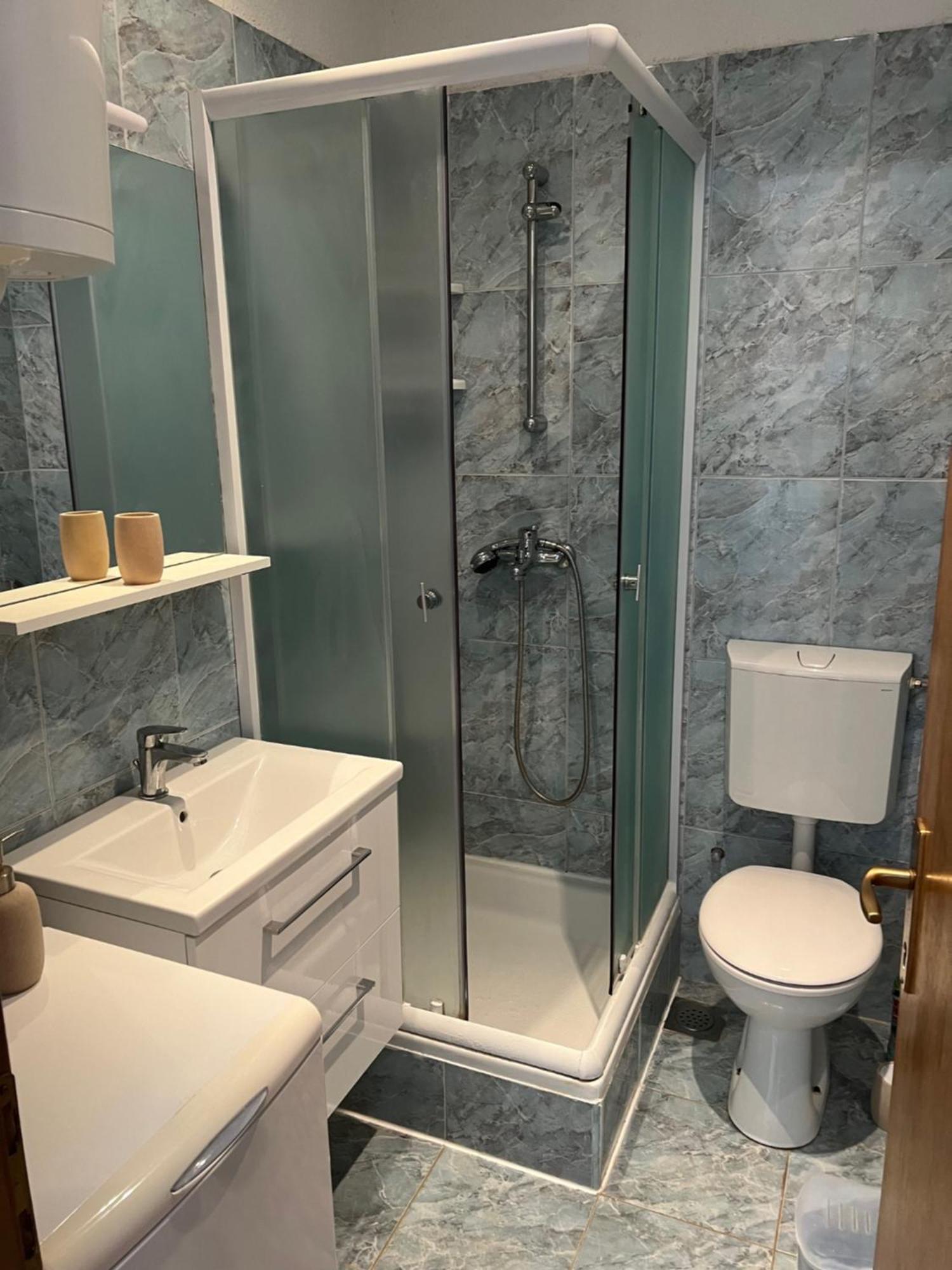 Apartmani Anna Vir Zewnętrze zdjęcie