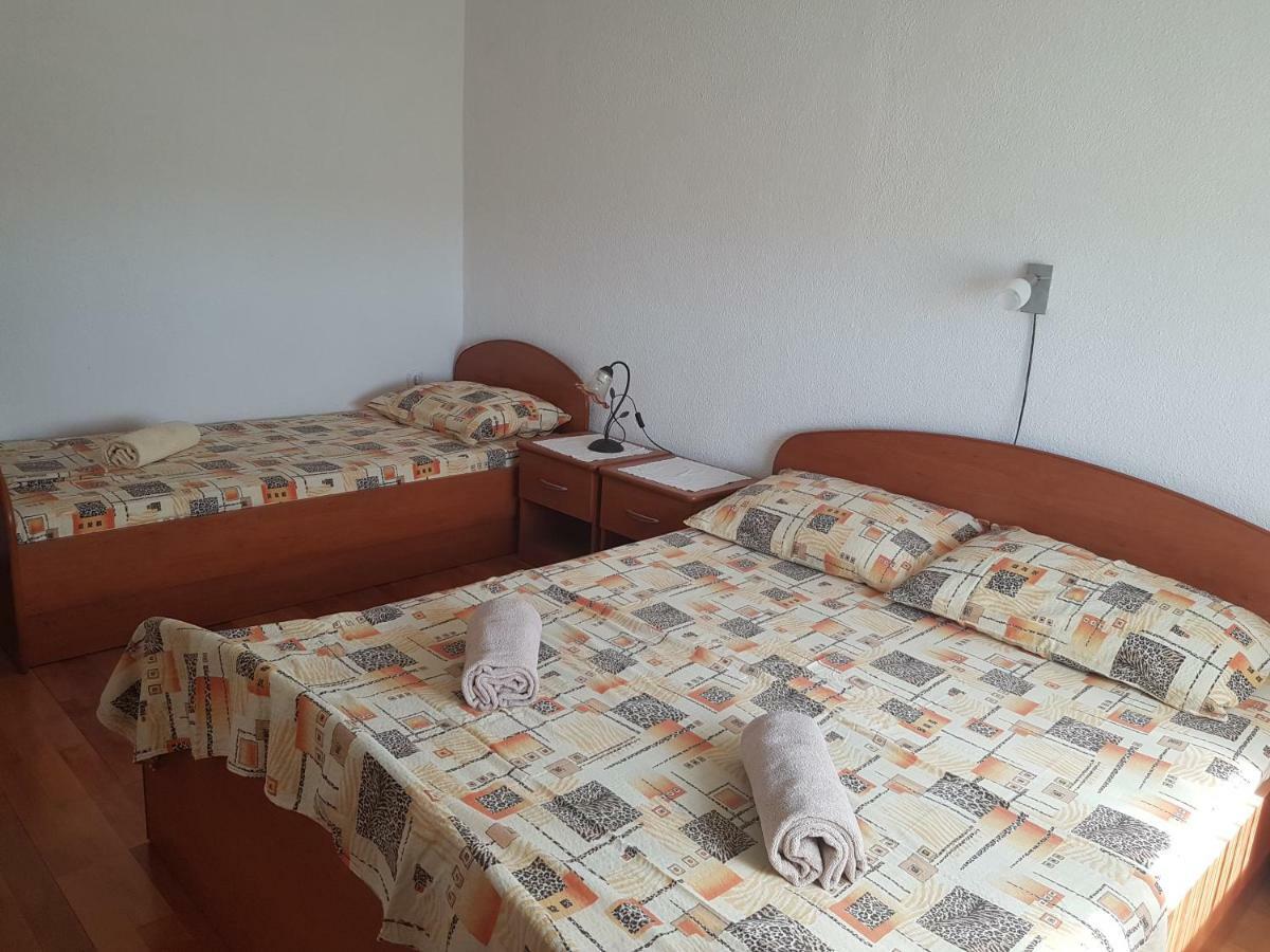 Apartmani Anna Vir Zewnętrze zdjęcie